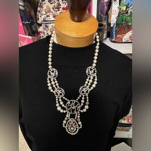 Elegant Faux Pearl and Silver Necklace